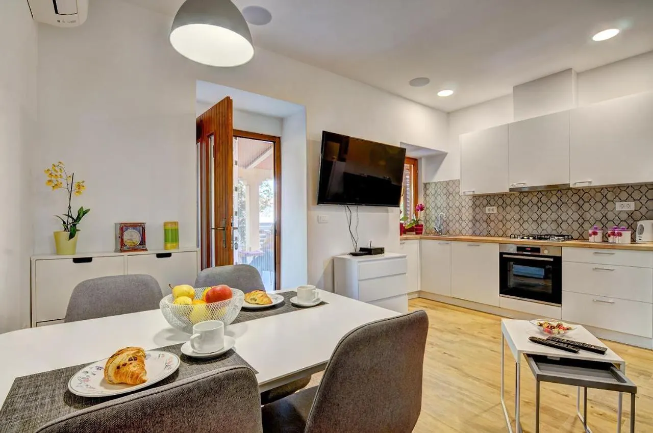 Apartments With A Parking Space Fazana - 7207