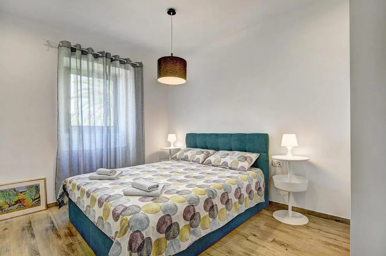 Apartments With A Parking Space Fazana - 7207