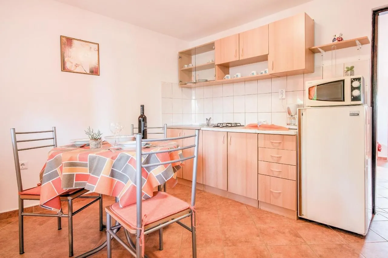 Apartments With A Parking Space Fazana - 7207